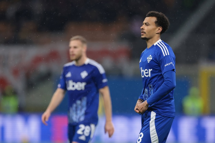 开云app-TA：自由球员阿里在热刺的训练基地进行个人训练，保持状态