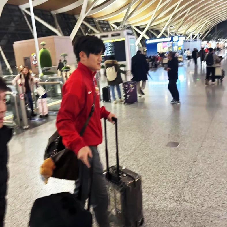 开云app-英博寻枪报价24岁边锋！一将离队两将伤病，B队击败东北超选拔队